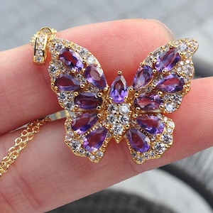 Halsband med ametistfjärilshänge: Förgyllt sterlingsilver, helande kristall