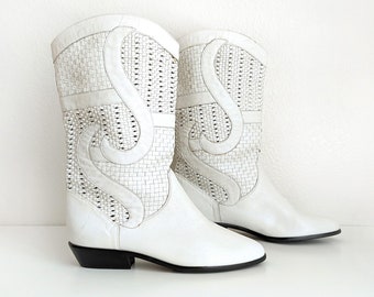 80s white woven boots, vintage white leather Enzo Angiolini cowboy boots, Western style leather boots, low heel, size 8M