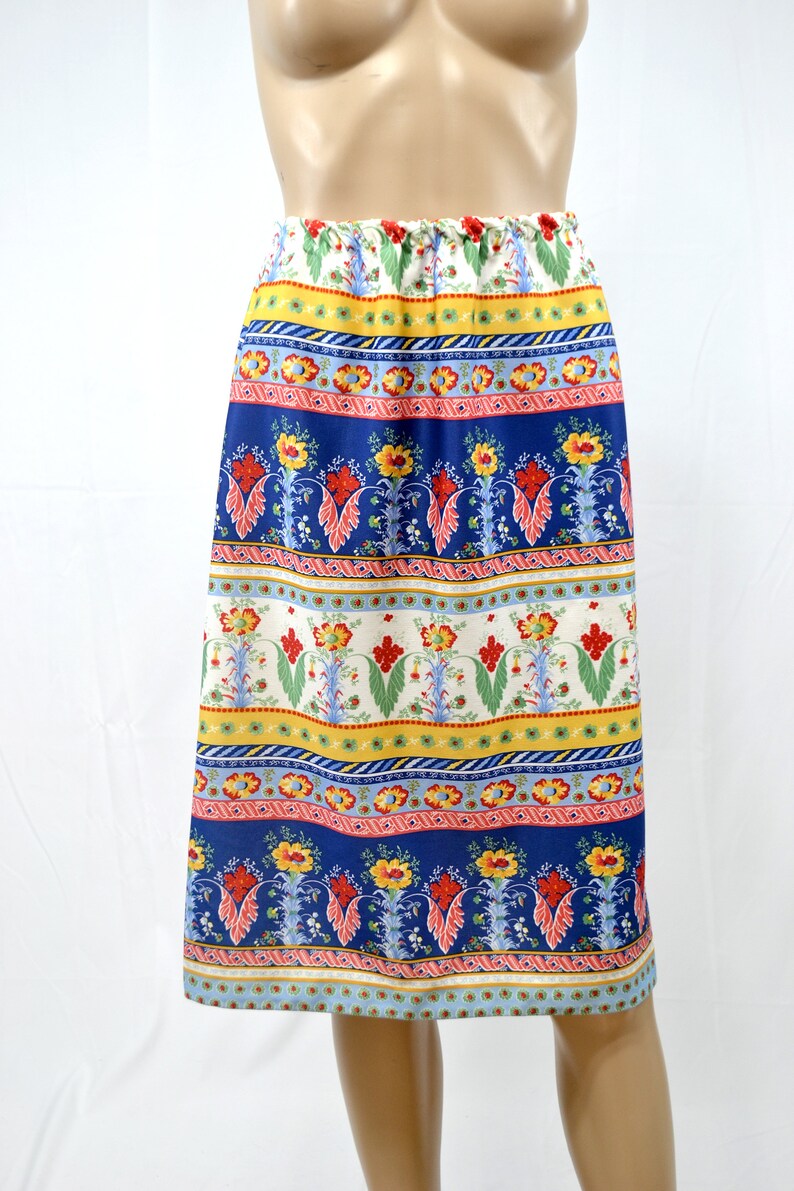 size 6 small S vintage two piece floral outfit 70s novelty print skirt and blouse set