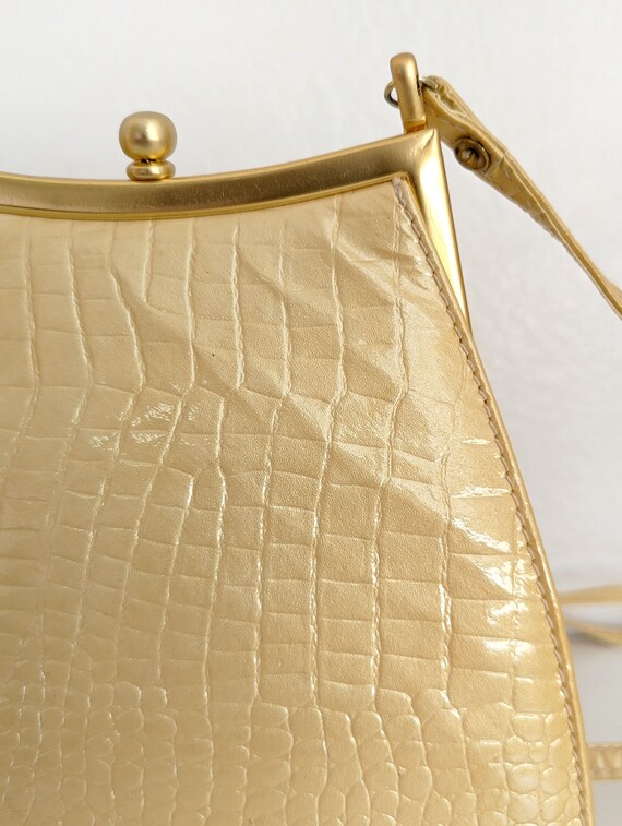 Vintage pale yellow alligator style purse, patent… - image 5