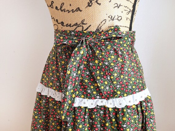 Vintage green floral tiered skirt, eyelet trim ru… - image 5