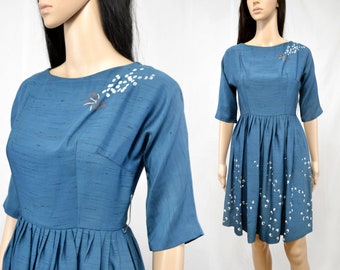 Abito plissettato blu acqua vintage anni '50, stampa floreale, maniche al gomito, taglia S piccola