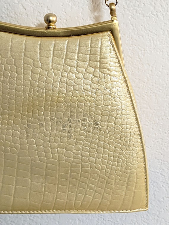 Vintage pale yellow alligator style purse, patent… - image 9