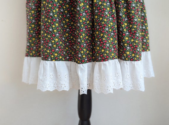 Vintage green floral tiered skirt, eyelet trim ru… - image 4