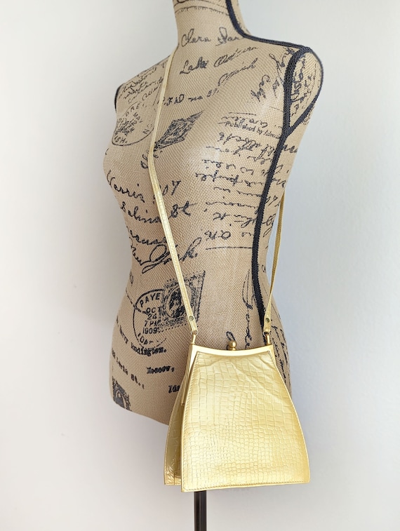 Vintage pale yellow alligator style purse, patent… - image 2