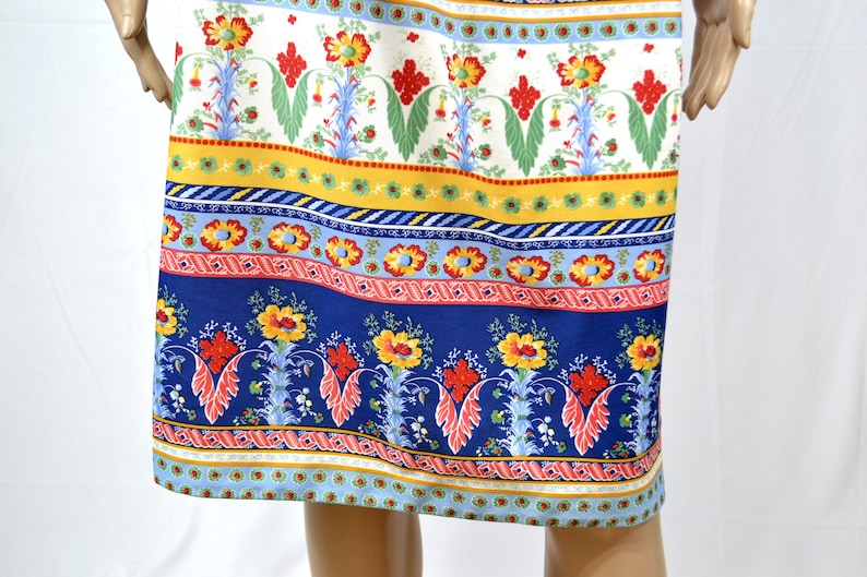 size 6 small S vintage two piece floral outfit 70s novelty print skirt and blouse set