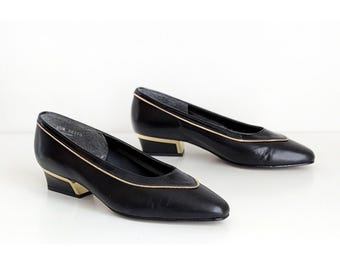 Vintage 80er Jahre Schwarze Kitten Heel Pumps mit Goldrand