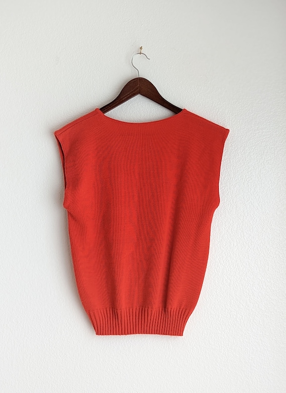Women's red sweater vest, vintage 70s red floral … - image 5