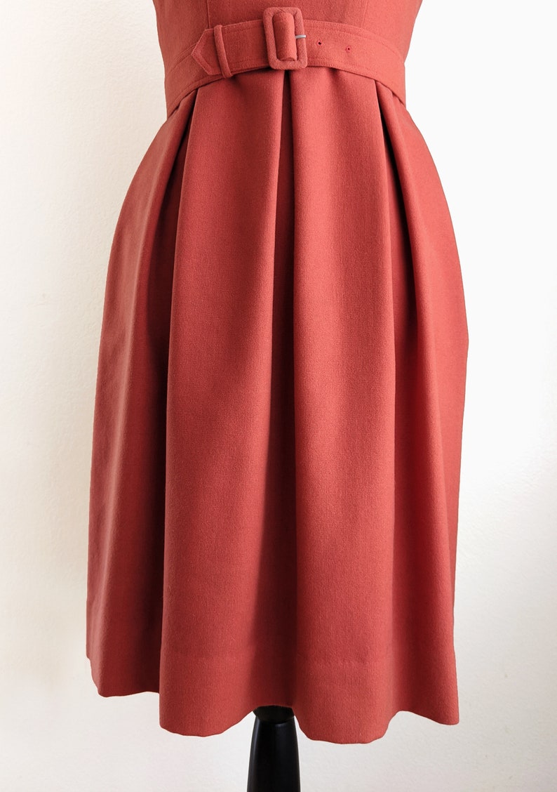 Robe de jour rouge rouille des années 60, robe plissée vintage avec ceinture assortie, taille S petit image 5