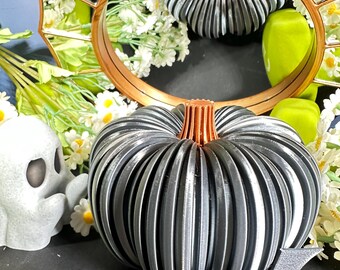 3D Printed Black Pumpkin – Gothic Bat Halloween Decor