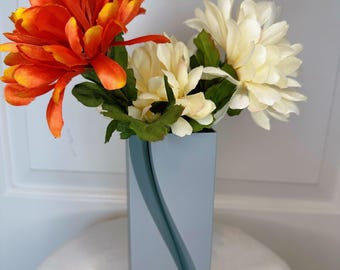Tall Modern 3D Printed Vase – Minimalist Flower Holder with Wave Design