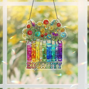 Equality LGBT Bücherregal Sonnenfänger, Acryl Fensterschmuck, inspirierende Leseliebhaber Geschenk, LGBTQ + Pride Month Geschenk