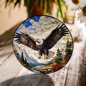 Bald Eagle Glass Suncatcher – Majestic Eagle Glass Style Window Hanging, Patriotic Wildlife Decor for Nature and Bird Lovers, Eagle Lover