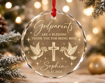 Gepersonaliseerd glazen ornament voor de peetouders: een aandenken in de vorm van een kruisje van afgeschuind kristal.