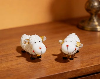 Hand-Blown Glass Sheep Figurine, Smiling Miniature Animal, Cottagecore Decor (3.3 cm)