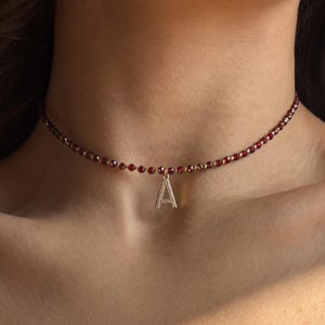 Collar con letras personalizadas, delicados pendientes tipo aro, conjunto de joyas para mujer, gargantilla de cuentas de granate, colgante con inicial, pendientes de novia, regalo para esposa