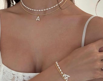 Personalisierter Perlenschmuck-Set, benutzerdefinierte Buchstabeanhängerhalskette und ursprüngliche Armband, kokette Brautjungferzusätze
