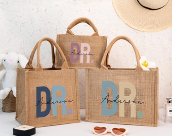 Bolso de mano personalizado para médico, regalo para médico, bolso de arpillera con nombre personalizado "DR", regalo de graduación de la facultad de medicina, regalo de agradecimiento para médicos, regalo para médicos recién graduados.