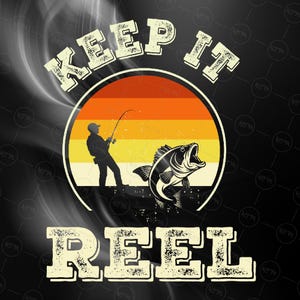 Keep It Reel SVG Divertente maglietta da pesca Design retrò Pescatore Clipart Cricut Basso Pesce PNG Estate all'aperto SVG