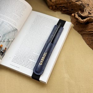 Personalized Pen Holder for Journal, Single Pen Pouch Elastic Band, Leather Notebook Pen Sleeve for Teacher, Book Lover Gift, Student Gift