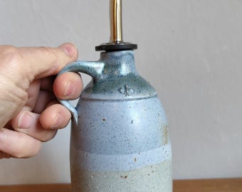 Kleine keramische olie- of azijnfles 300 ml met handvat | Blauwe sojasaus schenktuit| Unieke Cruet
