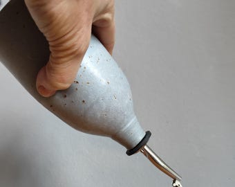 Ceramiczny dozownik do oliwy z oliwek z wgłębieniami 300 ml | Niebiesko-szary nalewak | Unikatowy pojemnik na oliwę lub ocet | Stylowy wystrój kuchni