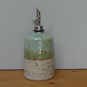 Keramische olijfoliedispenser 460 ml | Groene schenktuit | Unieke tafelcruet voor olie of azijn | Stijlvol keukendecor