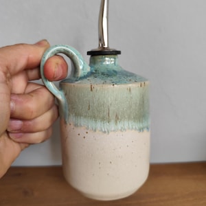 Keramische olijfoliedispenser 500-320 ml met handvat | Groene schenktuit | Unieke tafelcruet voor olie of azijn | Stijlvol keukendecor