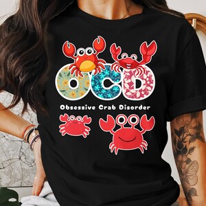 強迫性カニ障害おもしろTシャツ、かわいいカニTシャツ、風変わりなユーモアシャツ、動物愛好家へのギフト、ユニークなデザイン、楽しいグラフィック、クールなTシャツ