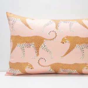 Kussensloop - kussensloop cheetah, 16 x 24, luipaarden in blushroze