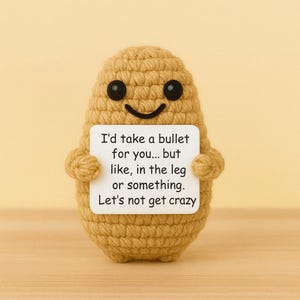 Peluche de patata tejido a ganchillo: Decoración de escritorio de patata hecha a mano para el apoyo emocional