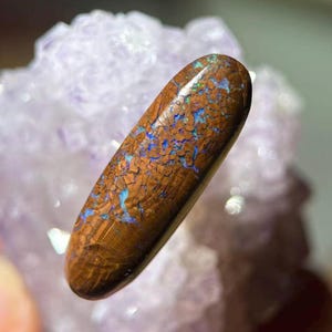 Opale boulder d'Australie, pierre précieuse, opale de fer multi-flash (28 mm * 9,5 mm 12,5 carats)