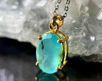 Colgante de ópalo azul peruano en gelatina / Engaste de plata vermeil de oro, collar de piedras preciosas azules naturales