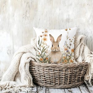 Meadow Bunny Illustration Dekokissenbezug, weiches botanisches Tierkunstwerkkissen, neutrales Cottage-Kinderzimmerdekor