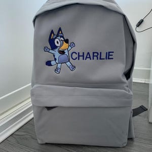 Sac à dos personnalisé de style bleu - Cartable avec prénom brodé personnalisé pour enfants - Cadeau pour garçon, fille, chambre d'enfant, anniversaire, vacances, nuitée