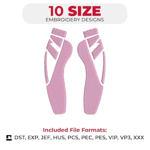 Może przedstawiać: Biały ceramiczny kubek z czarnym uchwytem i napisem "But First, Coffee" czarną, pogrubioną czcionką. Kubek stoi na białej powierzchni.