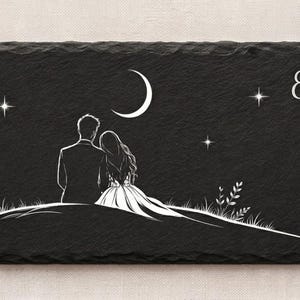 Motiv Paar-Silhouette unter der Mondsichel, Lasergravur auf Schieferplatte