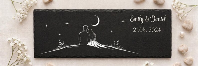 Motiv Paar-Silhouette unter der Mondsichel, Lasergravur auf Schieferplatte