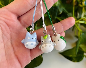 Pequeños adornos para teléfono "Totoro" hechos a mano inspirados en Ghibli