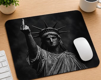 Tapis de Souris Statue de la Liberté Rebelle | Desk Setup Motivation | Mouse Pad Noir & Blanc | Cadeau Gamer Bureau Homme