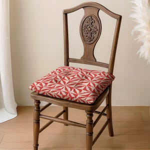 Red Geometric Linen Seat Cushion, Modern Graphic Chair Pad, 100% Linen Tufted Cushion, Minimalist Linen Seat Pad, Cushion with Ties