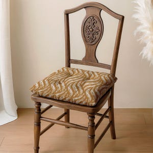 Cinnamon Brown Wave Pattern Linen Seat Cushion, Tufted Chair Pad for Modern Rustic and Boho Home Decor, Comfortable Linen Chair Cushion