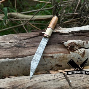 Handmade Damascus Steel Hunting Knife: Wood & Bone Handle, Leather Sheath