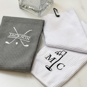 Serviette de golf brodée personnalisée, serviette gaufrée en microfibre personnalisée avec clip, cadeau fête des pères, pour papa garçons d'honneur accessoire de golf unique