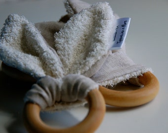 Naturalny lniany gryzak z drewna w kształcie uszu króliczka