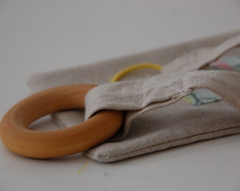 Montessori - Ring on the Natural Linen