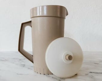 Vintage Tupperware Beige 2 Quart Pitcher + Lid
