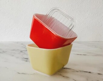 Vintage 1950s Flamingo & Yellow 1-1/2 Cup Dishes + Ribbed Glass Lid