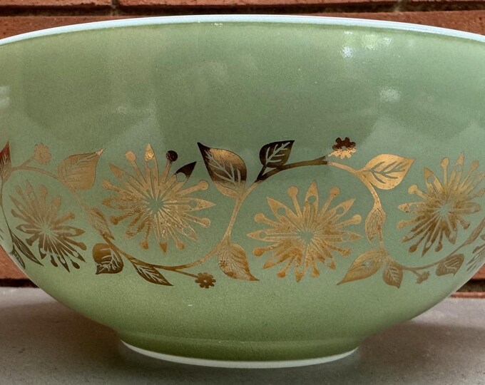 Vintage PYREX Green Medallion Cinderella Mixing Bowl 443 2.5 Qt. Mid Century MCM