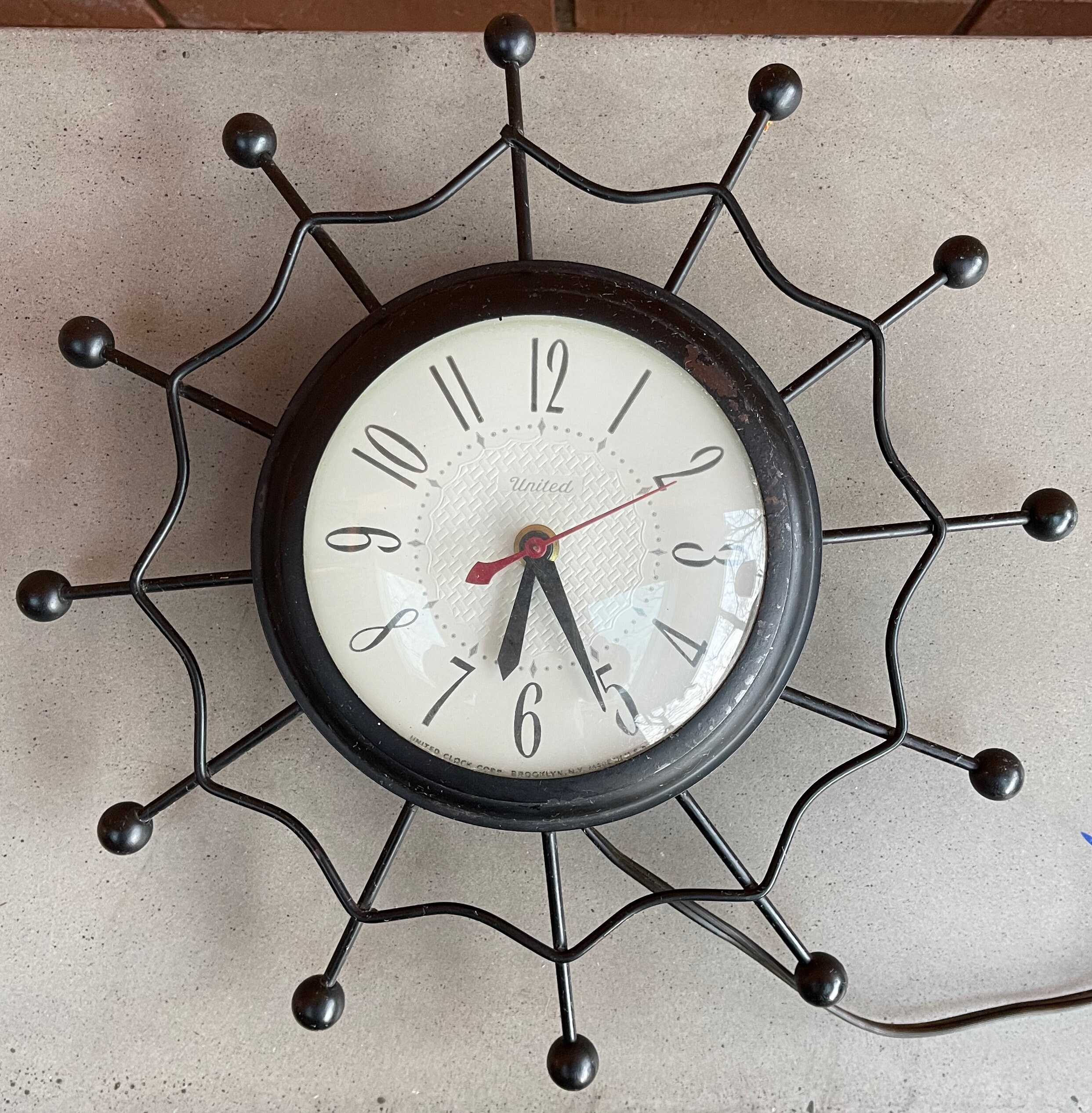 Vintage 50s 60s United Electric Wall Hanging Clock Atomic Era Mid